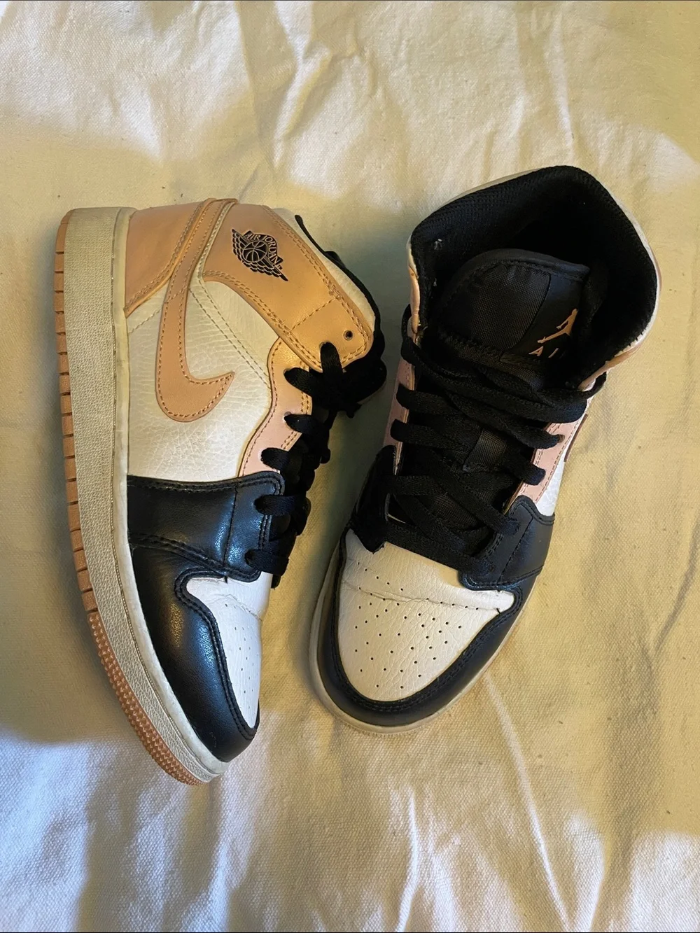 Nike AIR JORDAN 1 Mid White Pink Black Sneakers